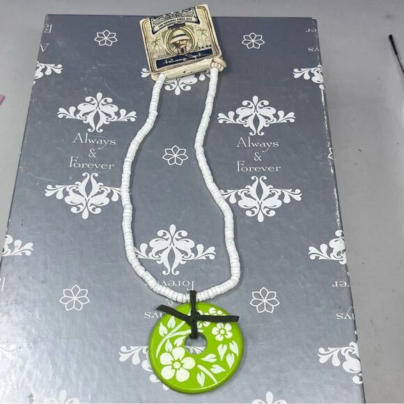 Panama Jack Puka Shell Wooden Painted Floral Pendant Necklace NWT - Picture 7 of 10